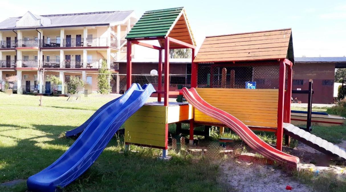 Ow Wilk - Pokoje I Domki Z Aneksami Kuchennymi, Parking, Plac Zabaw Леба Екстер'єр фото